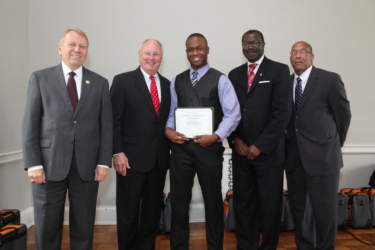 Comcast Director Otha Brandon (far right) joins students and school officials from Memphis at a special Leaders and Achievers ceremony.